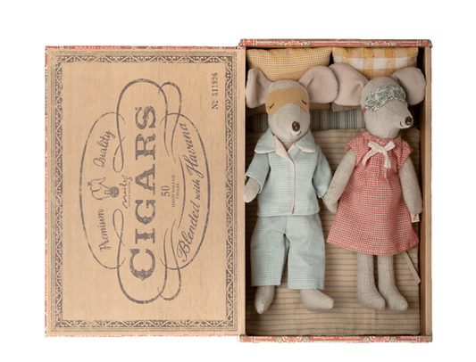 Mum and Dad Mice in Cigar Box